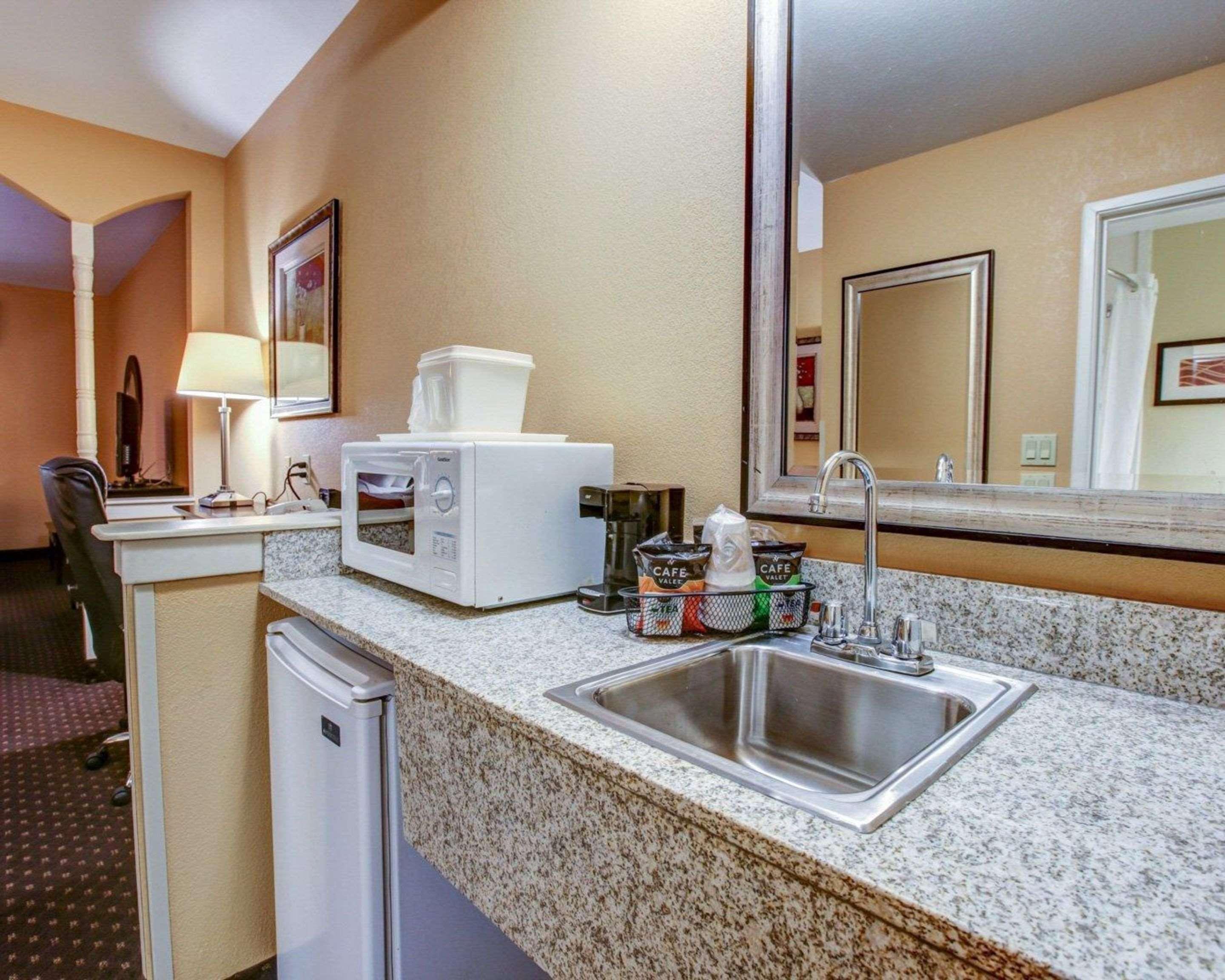 Comfort At Rivergate Mall 3*