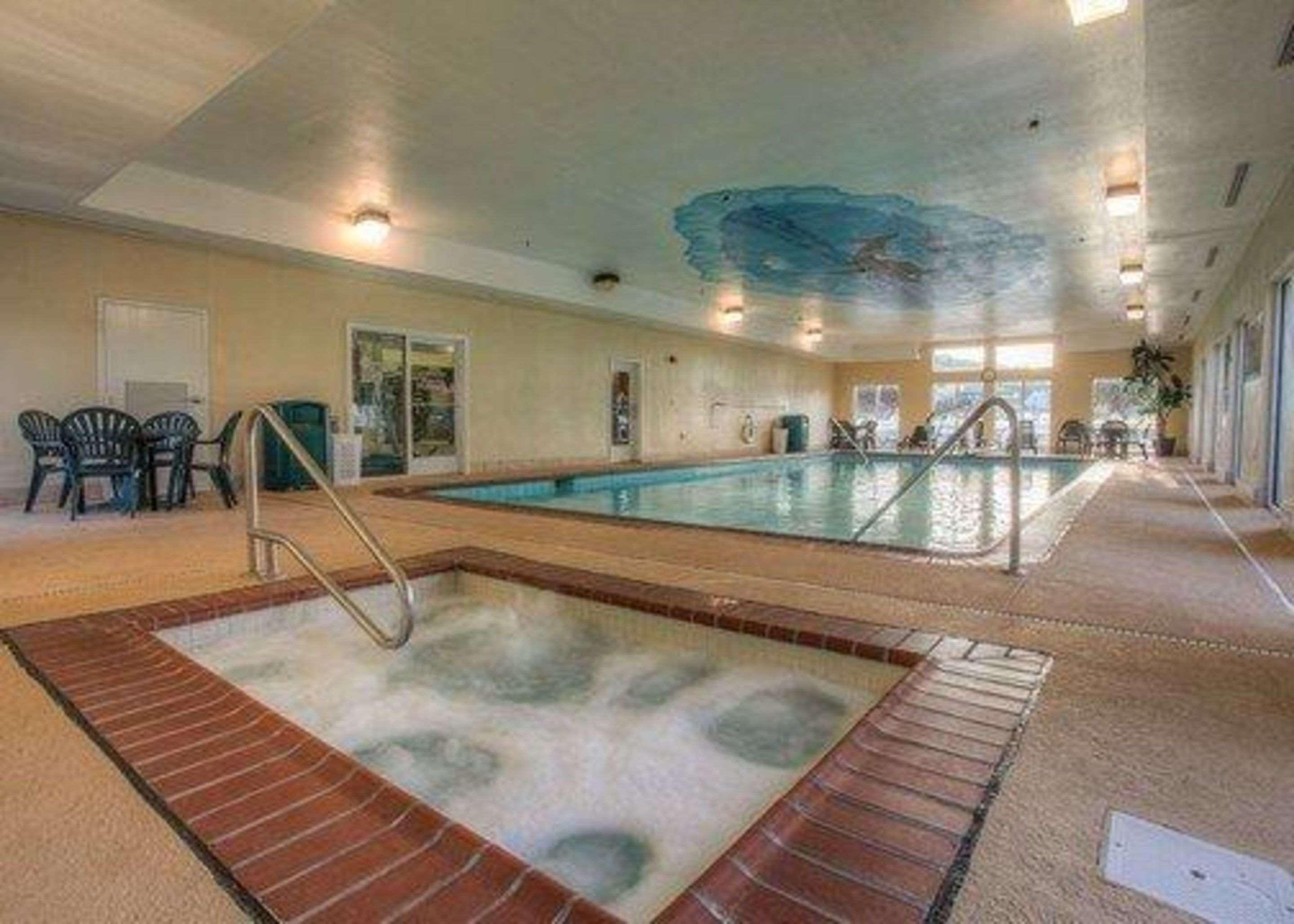 Hotel Comfort At Rivergate Mall