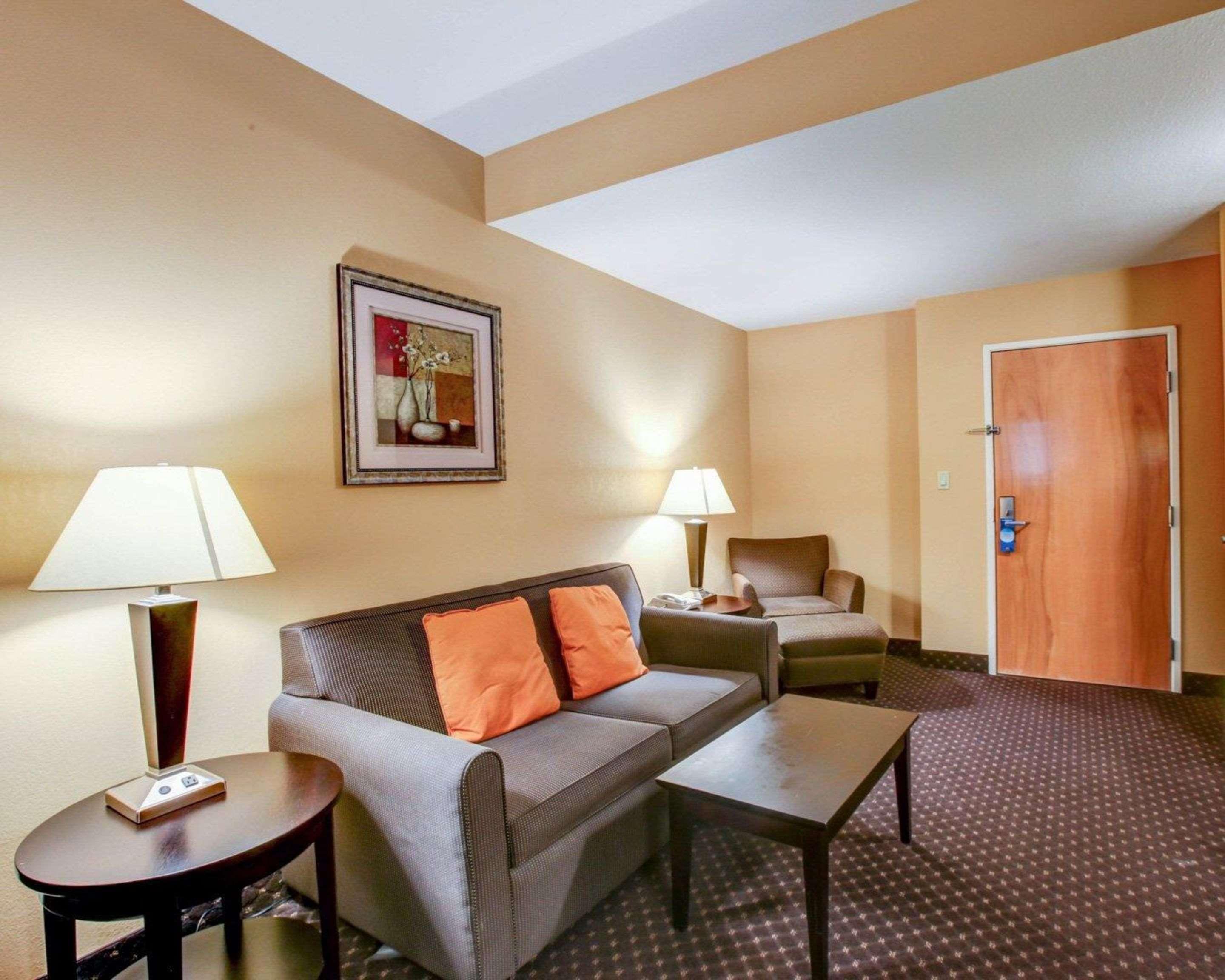Hotel Comfort At Rivergate Mall