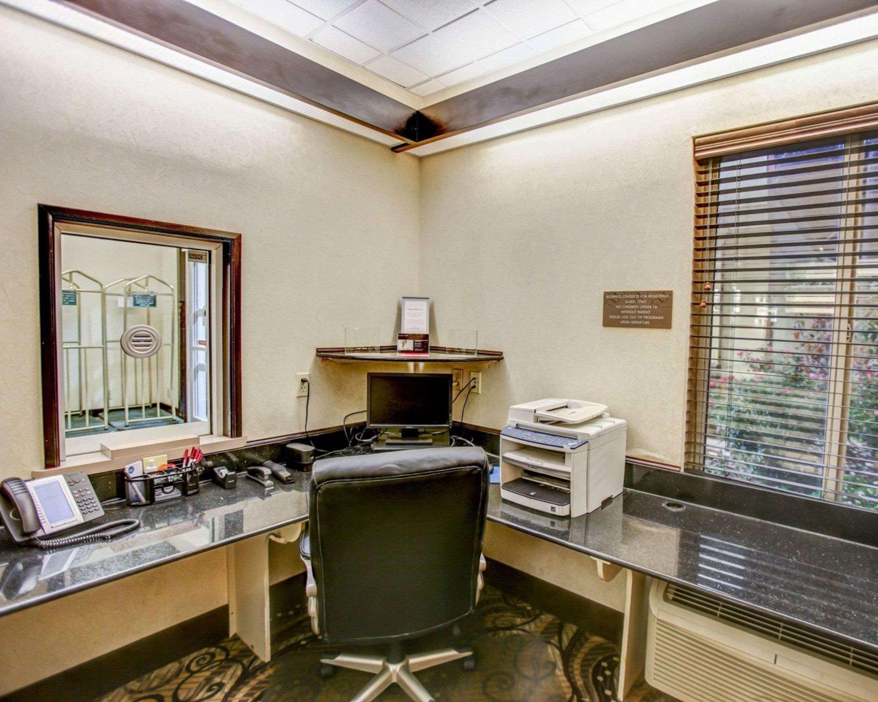 Hotel Comfort At Rivergate Mall 3*
