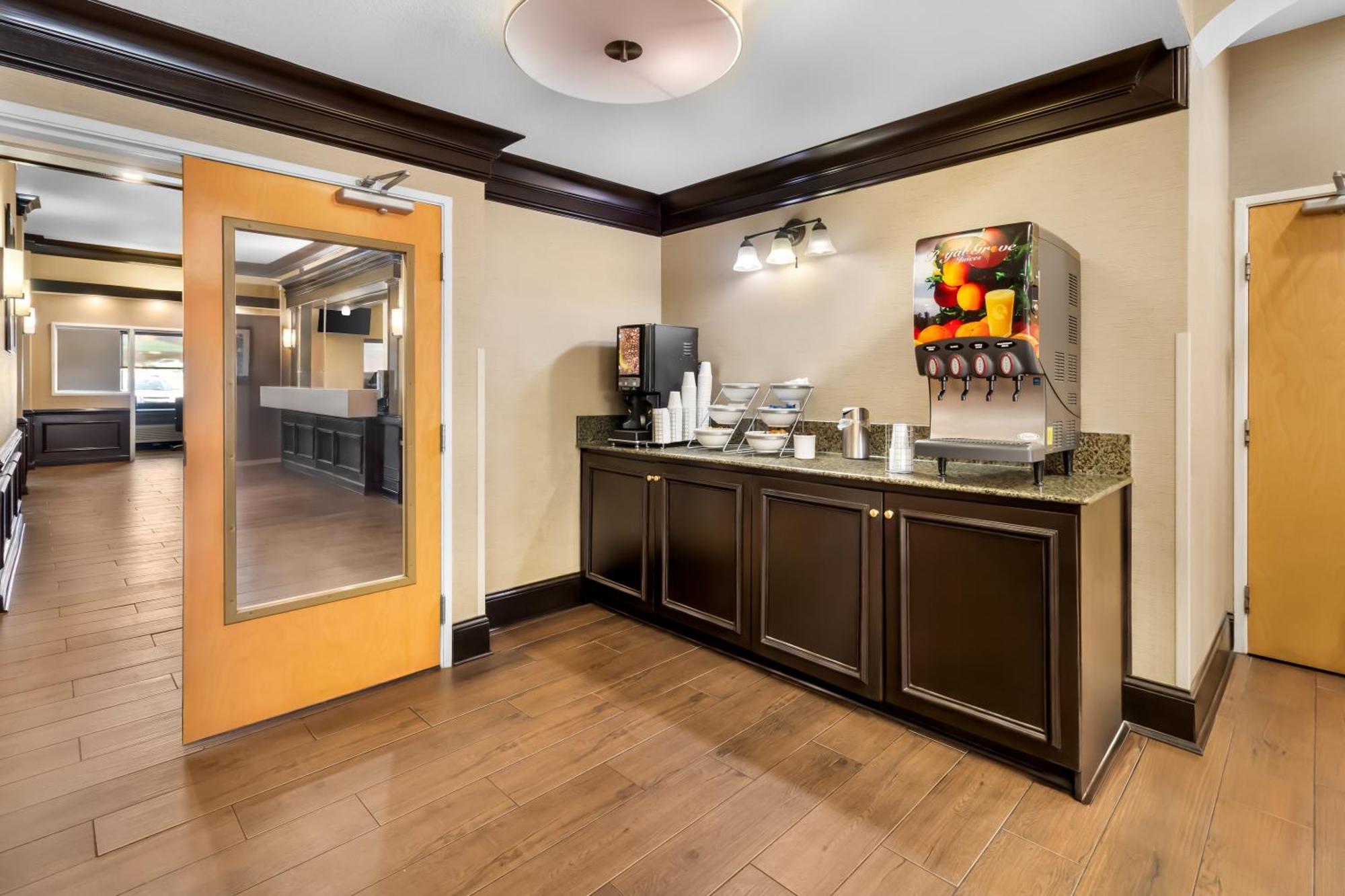 Comfort At Rivergate Mall Hotel