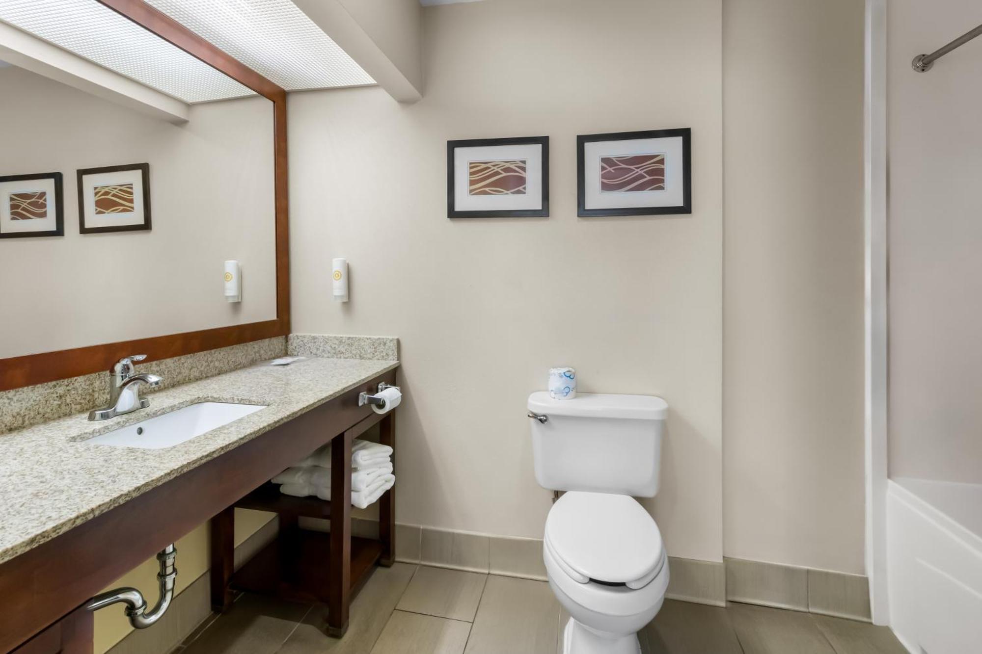 Hotel Comfort At Rivergate Mall