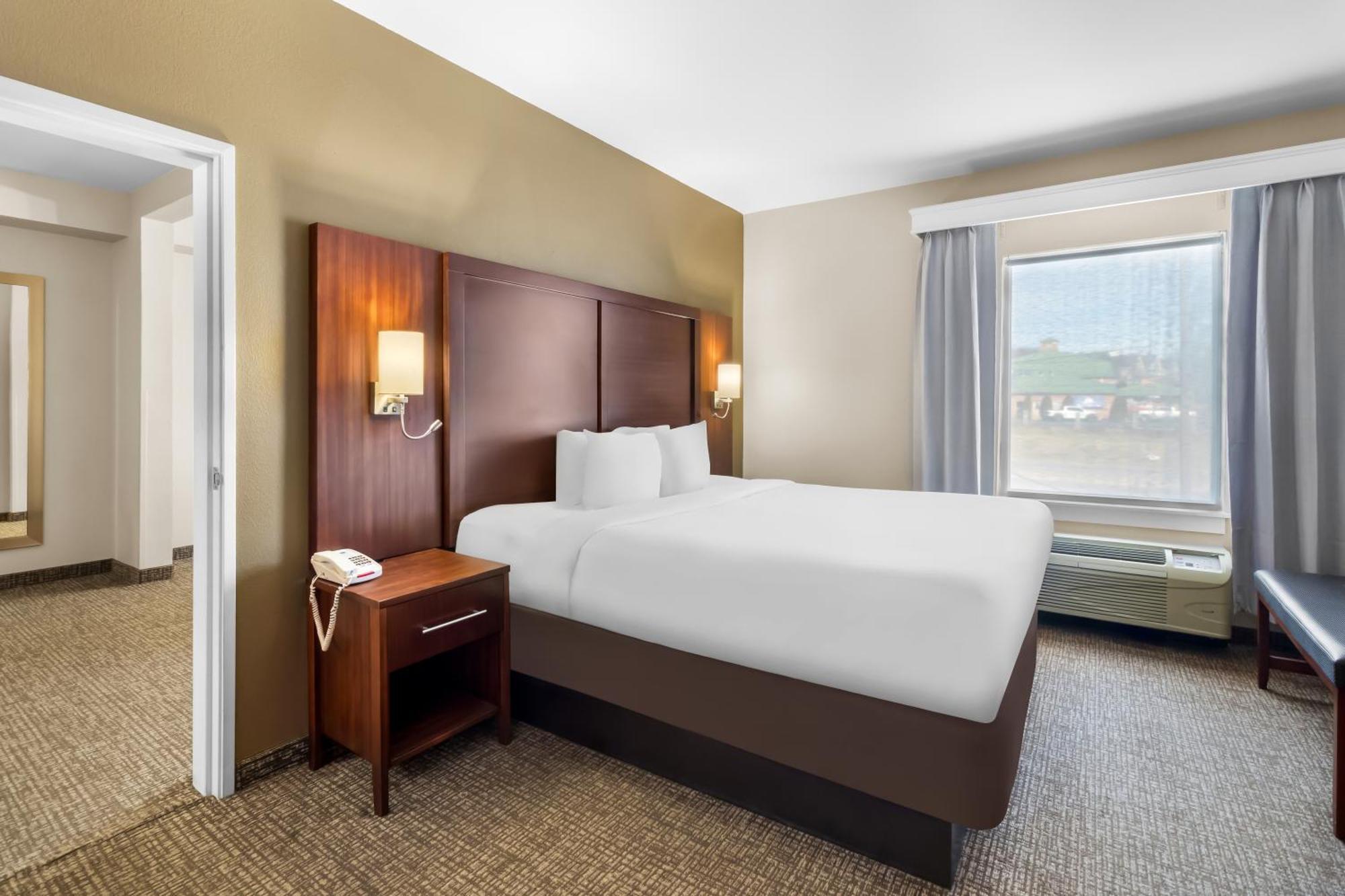Comfort At Rivergate Mall Hotel